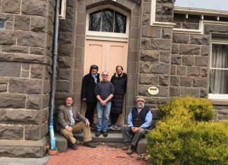 Board for school site Rob Bakes, Huntly Barton, Peter Henderson, Margot McDonald and Viveka Simpson have been appointed to the board of the newly established Kyneton Town Square Co-operative.