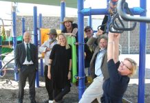 Co-op gains Greens Greens candidates Nicole Rowan (at right) and Ralf Thesing (at left) meet with Kyneton and District Town Square Co-Op board members Huntly Barton, Viveka Simpson, Margot McDonald, Peter Henderson and Rob Bakes.