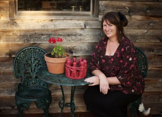 Raising the roof Love to Sing? Join Pollyphonics choir leader Polly Christie for a good old sing at the pub.