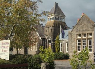 Council bid for old school site