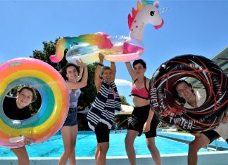 Club Summer – poolside!