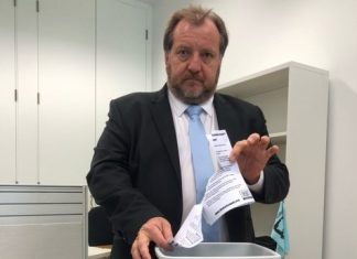 Anti-vaxxers target region