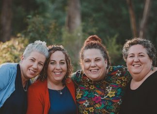 Sisters deliver gratitude boxes