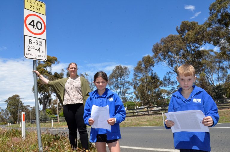 Newstead calls for flashing lights