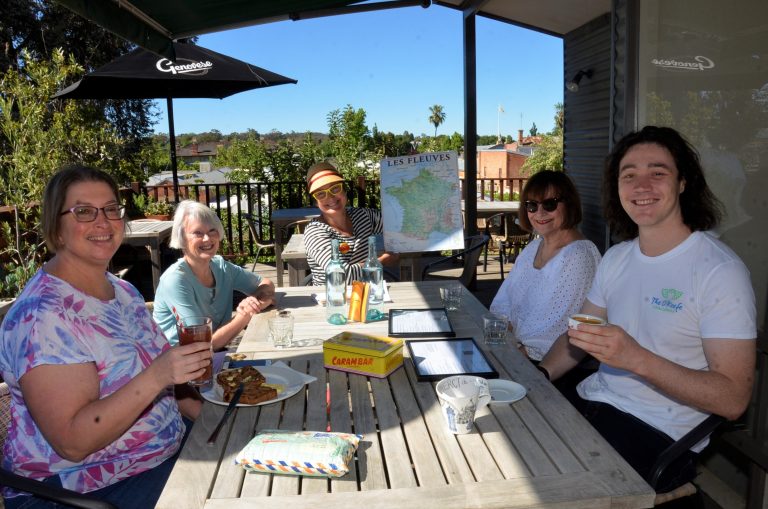 A little French tête-à-tête
