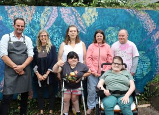 Mural delights diners