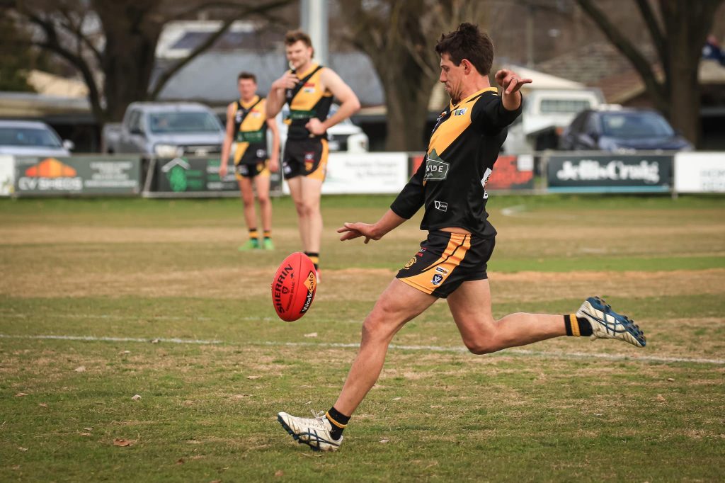 Magin kicks 9 – Tigers in hunt