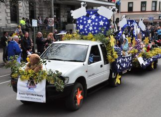 Parade remembers festival president