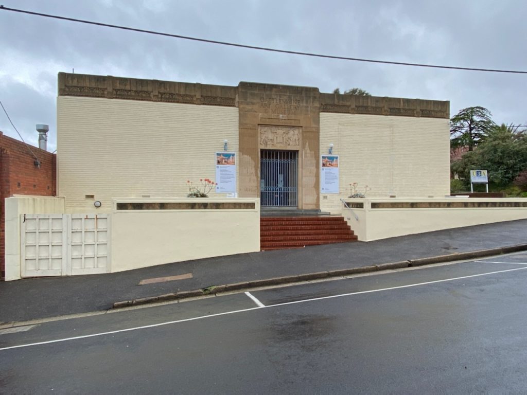 Gallery closure looms