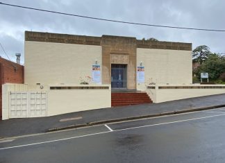 Gallery closure looms