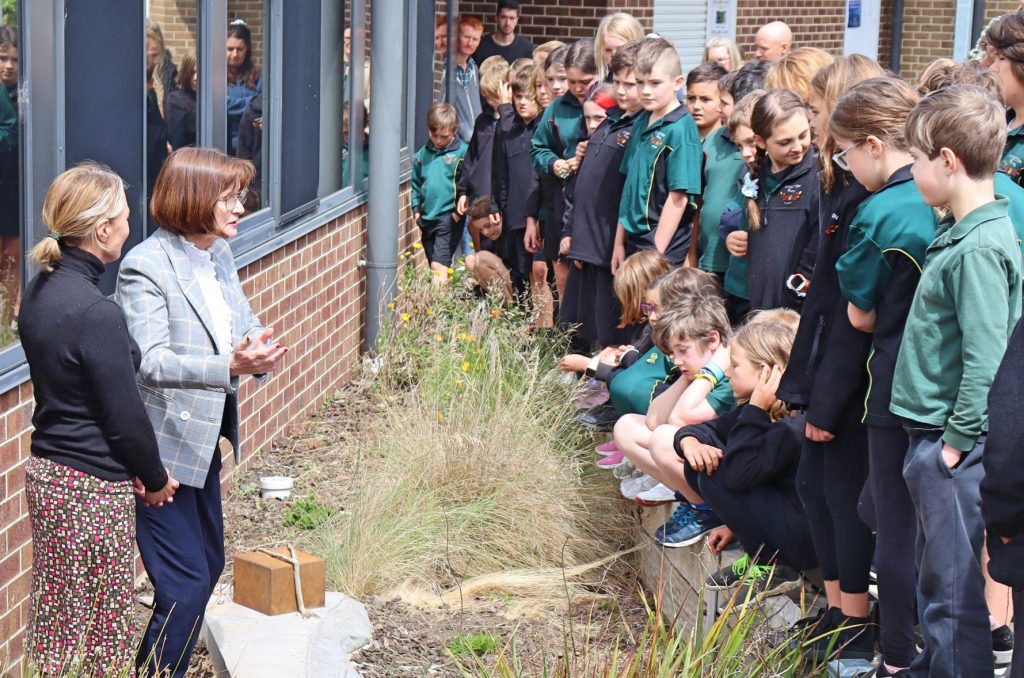 Sharing knowledge across time