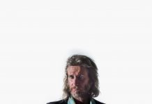 Folk-rocker gives back