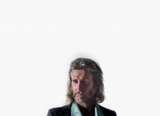 Folk-rocker gives back