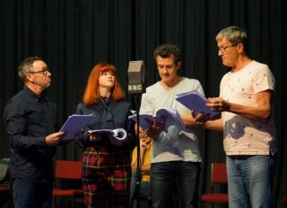 Players present comedy classic