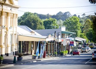 Woodend in for top title