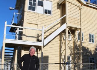 Push to fix signal box