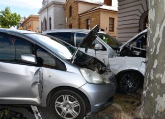 Man hospitalised after Castlemaine car crash