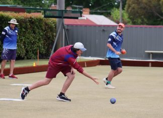 Big rink wins vital in bowls