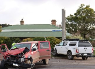 Kyneton homes without power after car crash