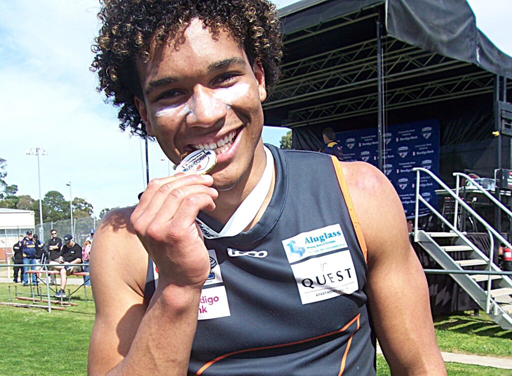 Giants hang on to claim flag